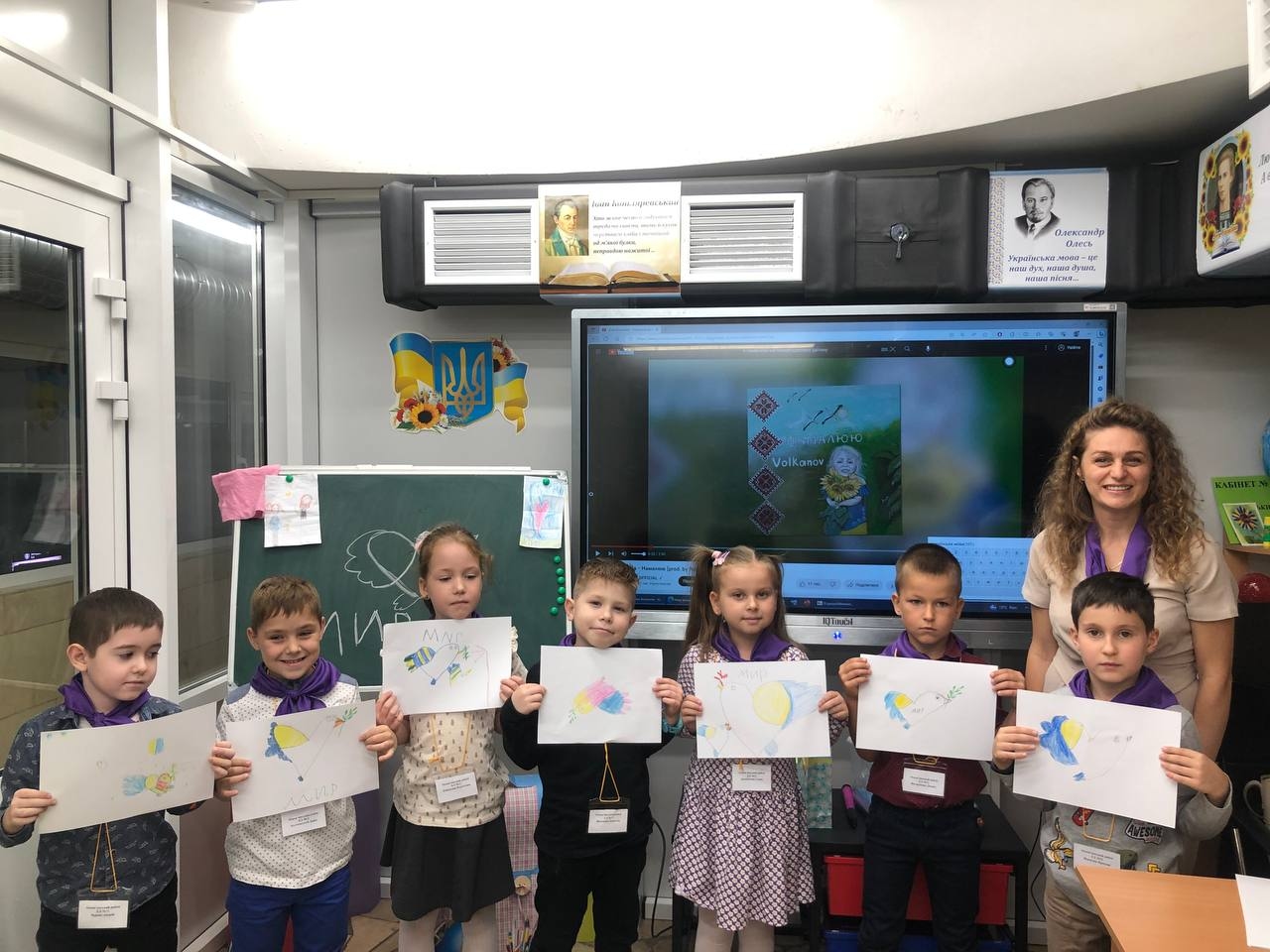 Анна Неелова с детьми