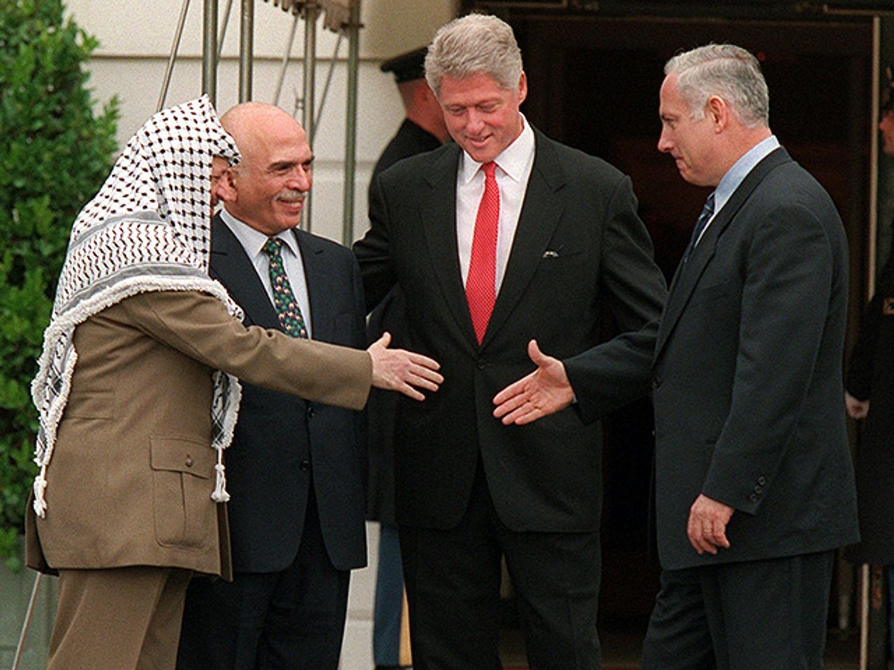 PLO leader Yasser Arafat, King Hussein of Jordan, U.S. President Bill Clinton, and Israeli Prime Minister Benjamin Netanyahu, 1996