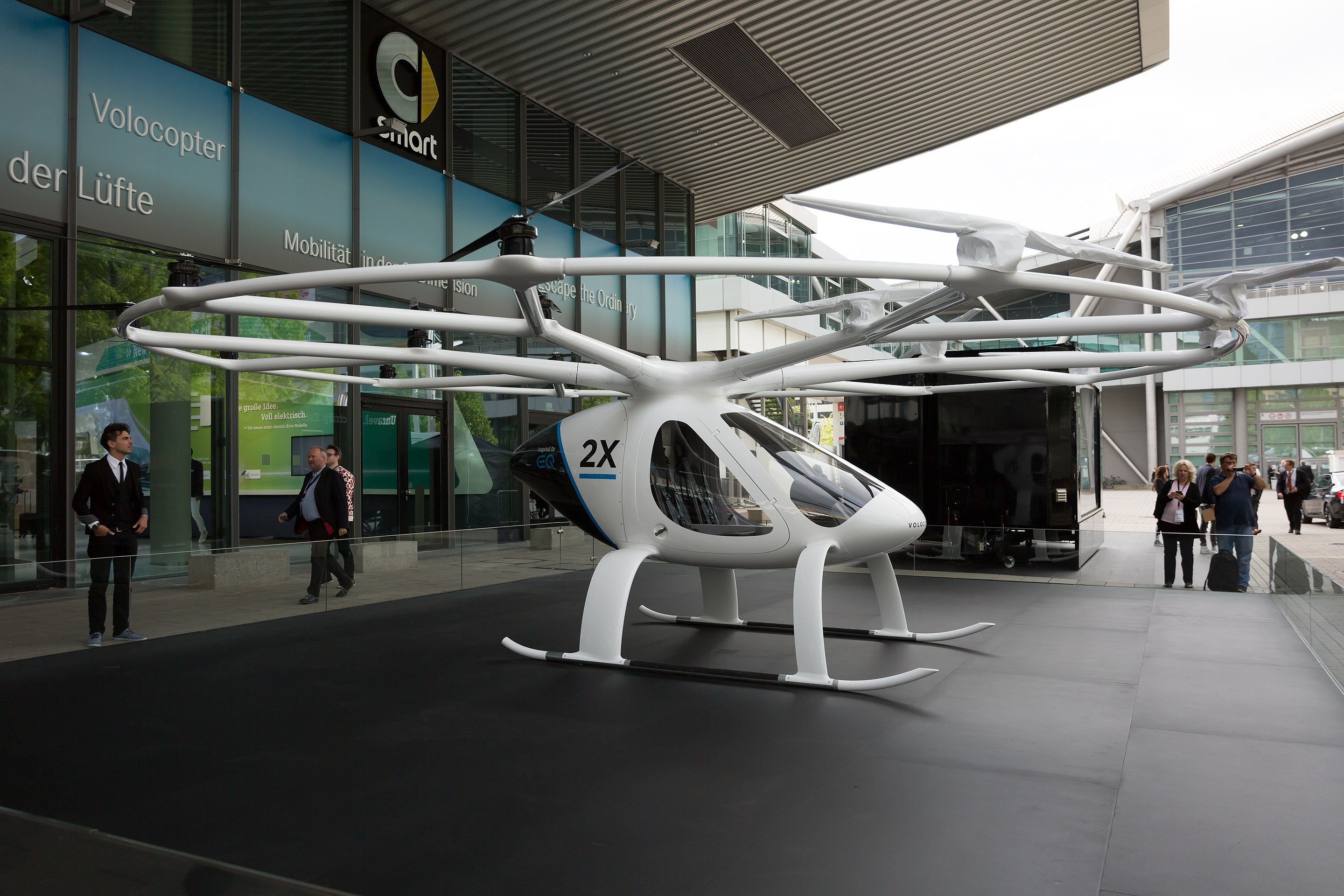 Volocopter 2X — авиатакси от немецкой компании Volocopter. С апреля 2018 года началось серийное производство совместно с концерном DG Flugzeugbau. Совершило первый пилотируемый полет в Южной Корее в 2021 году