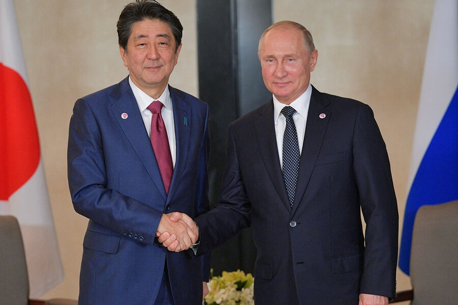 Покойный экс-премьер Японии Синдзо Абэ пытался наладить отношения с Россией