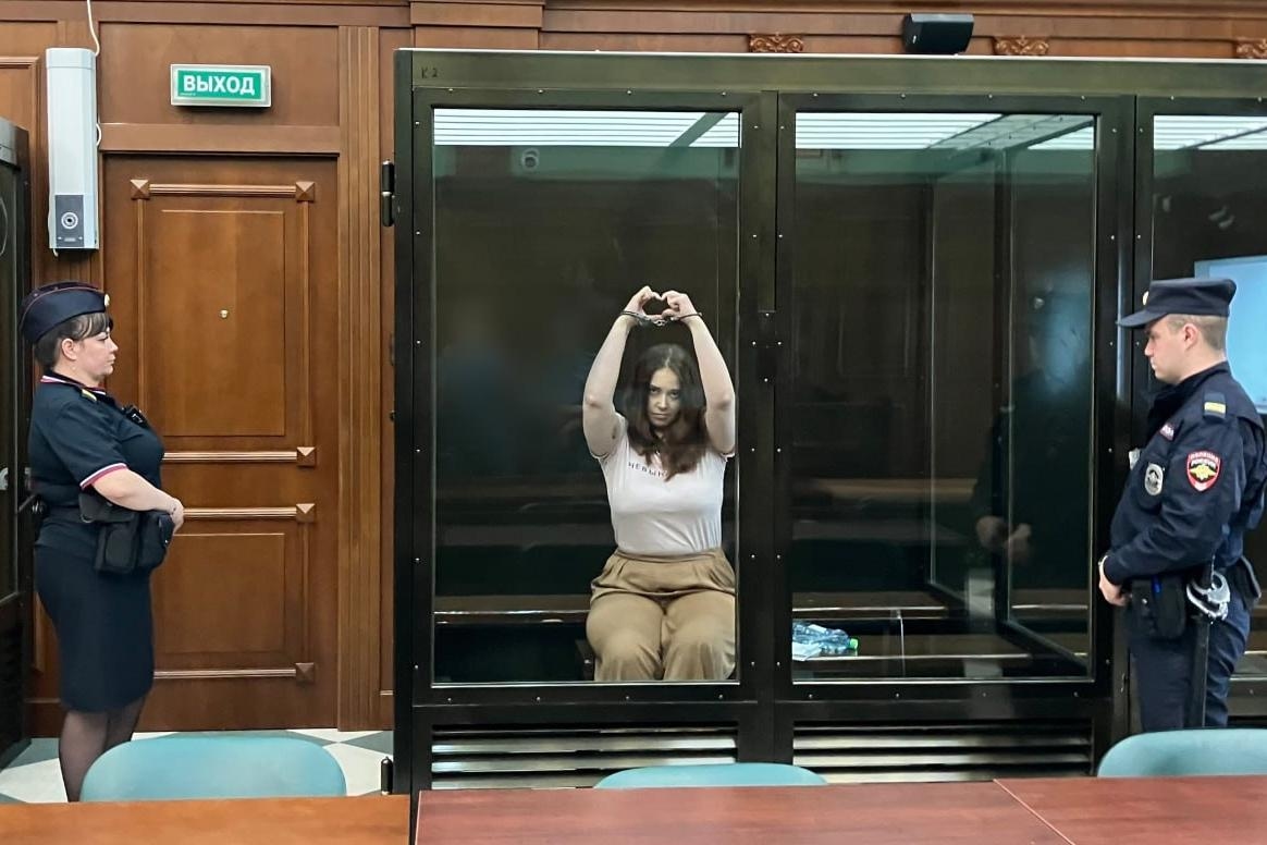 Science journalist Darya Shipacheva, pictured in a courtroom holding cell in the Moscow City Court, was sentenced to 12 years in prison on July 27, 2026. Photo: Mediazona