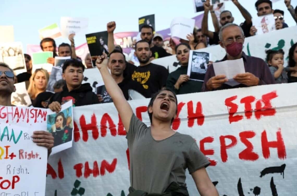 У протеста женское лицо. Как волнения в Иране вынуждают режим провести настоящие реформы