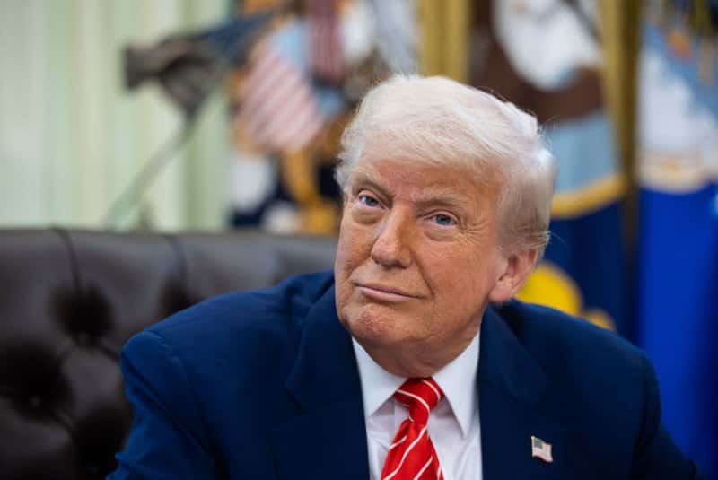 Трамп ввел запрет на въезд в США для граждан 12 стран и заблокировал визы иностранным студентам Гарварда