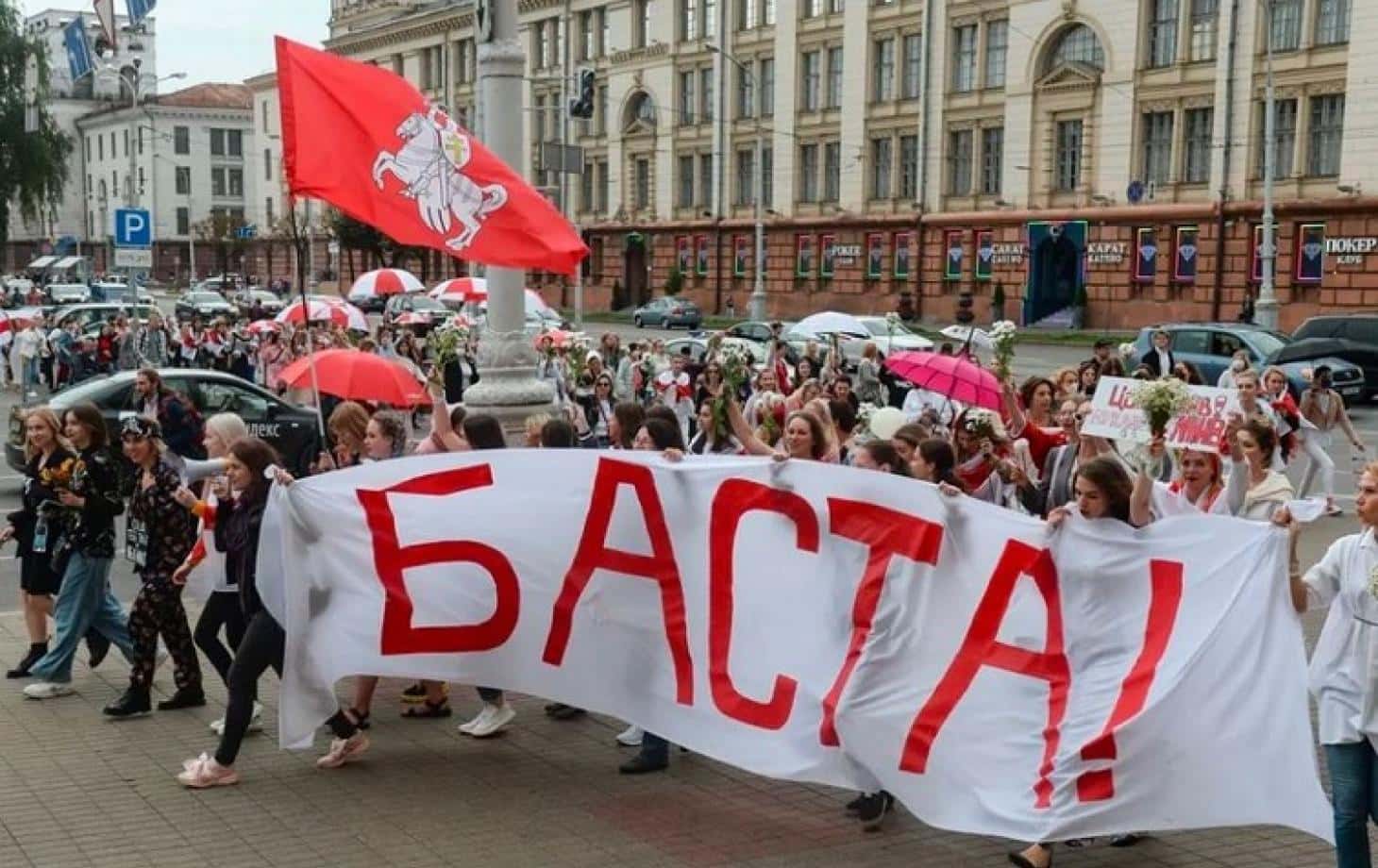 Тараканьи бега. Андрей Санников о том, почему Лукашенко паникует из-за ультиматума Тихановской