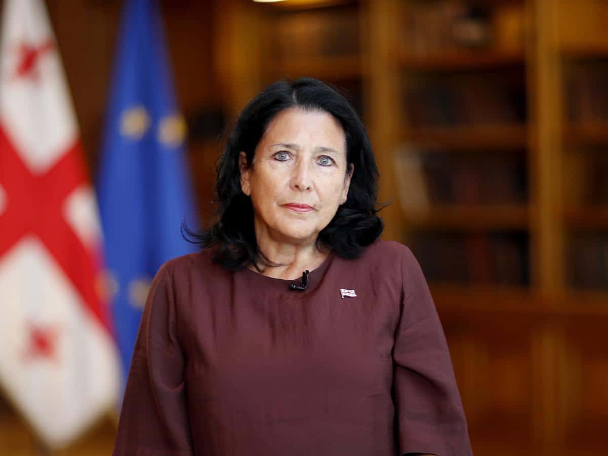 Правящая партия угрожает президенту Грузии импичментом. У нее недостаточно средств для этого — политолог