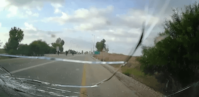 «Ты один, а за тобой — женщины, дети и младенцы»: как израильтяне защищали свои дома от боевиков ХАМАС