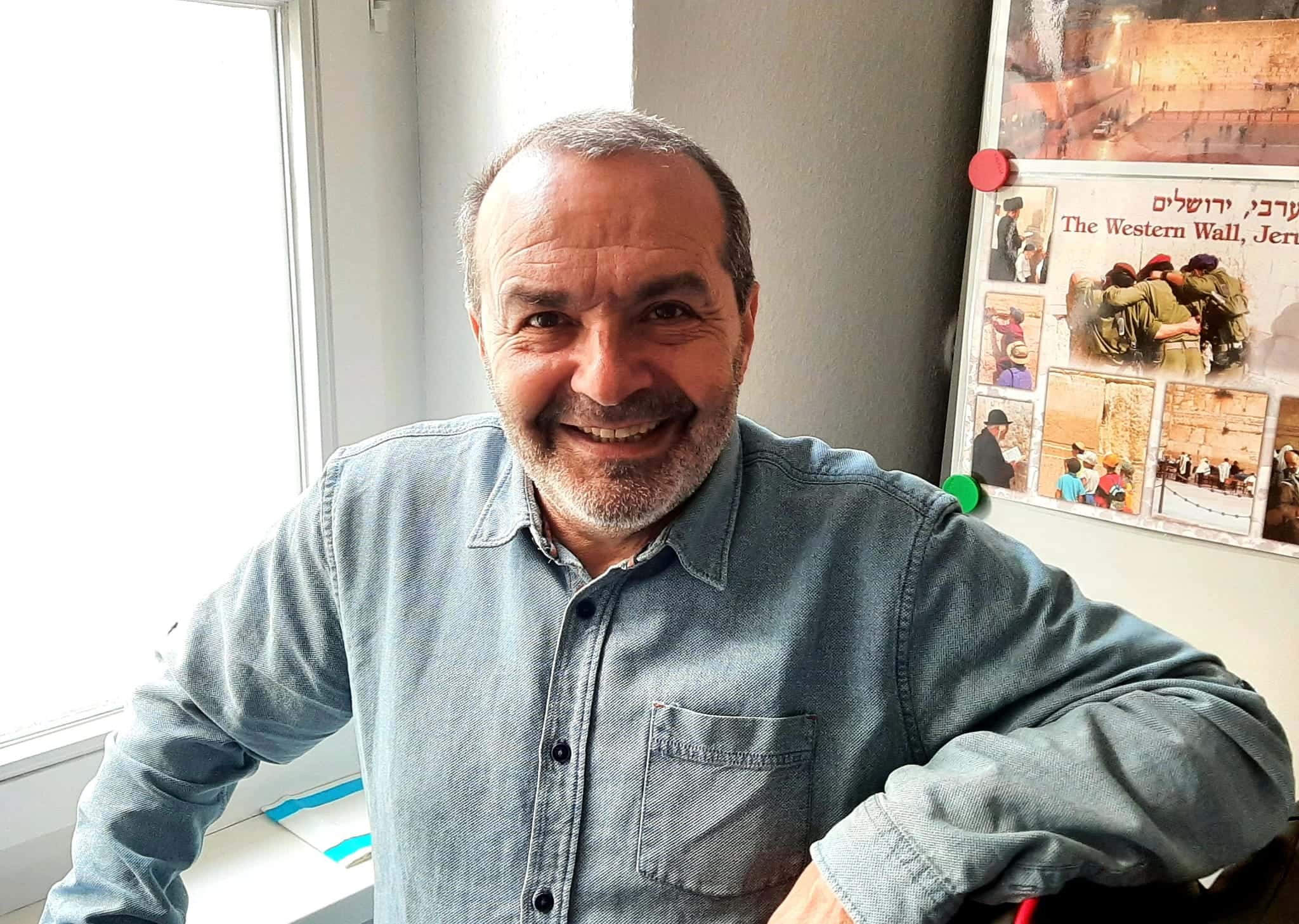 Российские телеканалы клеймят «иноагентов», оставшихся за границей без работы. Но найти удачные примеры не получается