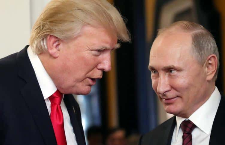 Кремлевские СМИ нашли эксперта, советующего Зеленскому согласиться на любую сделку Трампа и Путина. Он оказался стоматологом-пенсионером