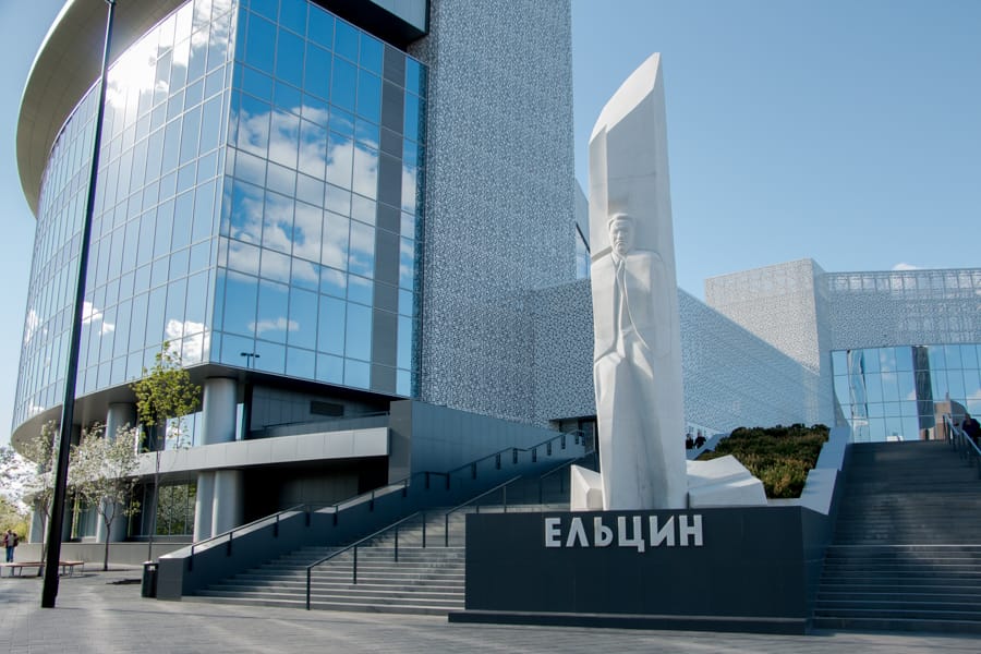 Сотрудники центра «Э» пришли в «Ельцин-центр» искать «экстремистскую литературу». Накануне такой же обыск устроили в офисе «Мемориала»