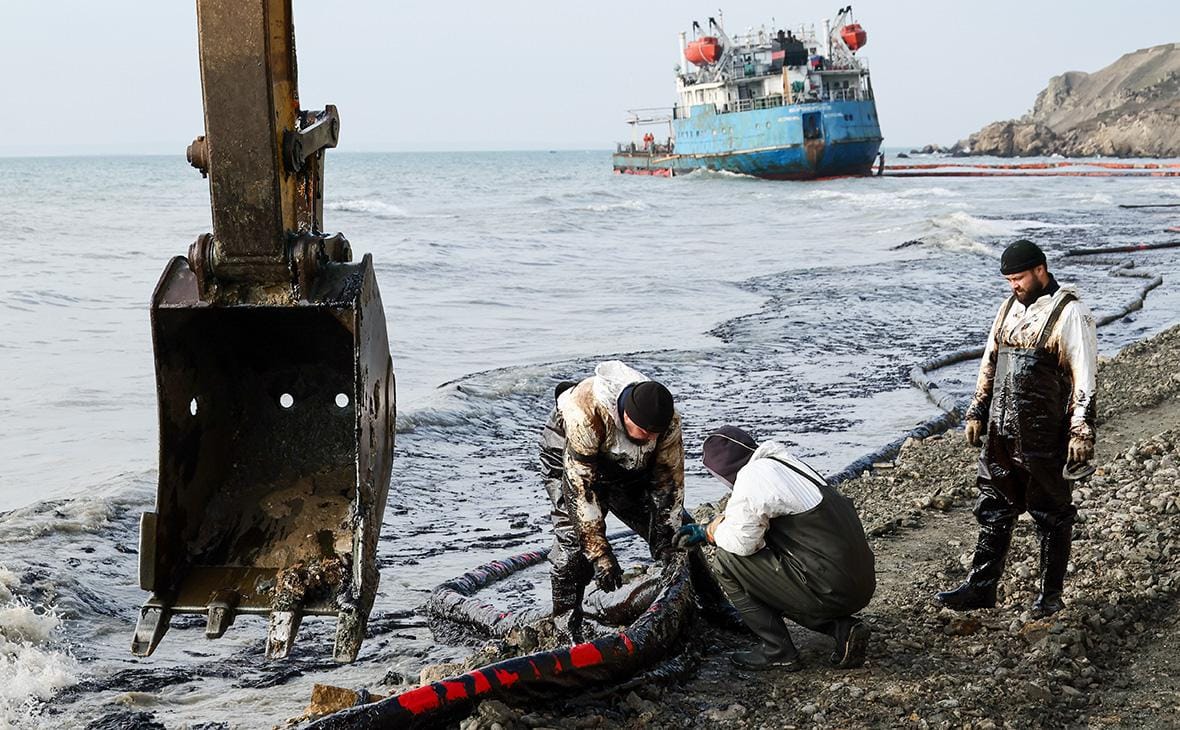 Fuel oil on crashed Volgoneft tankers belonged to state-owned energy giant Rosneft, says Russian Transport Ministry