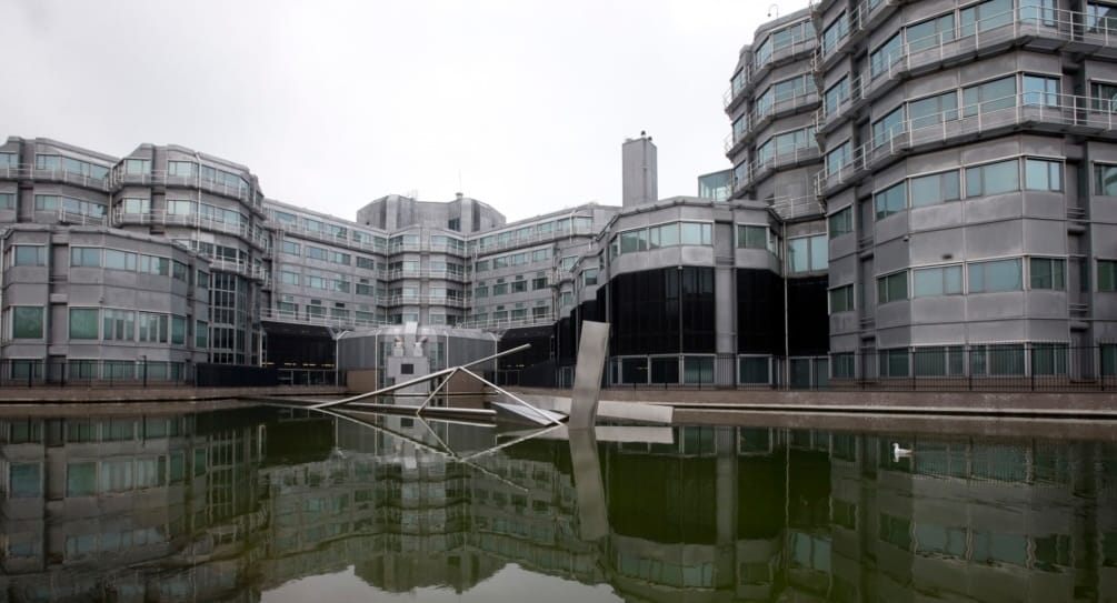 Разведка Нидерландов заявила, что страна в серой зоне между миром и войной, а также обвинила Россию в кибератаках и подготовке диверсий