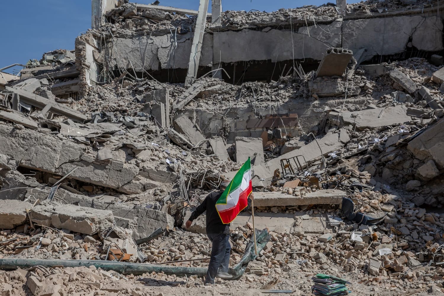 То, что Иран не убивает, делает его сильнее. После четырех недель войны режим аятолл стал только опаснее