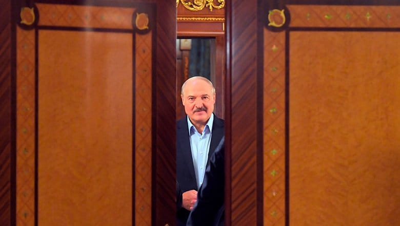 Усатый рейс. Обостряя ситуацию, Лукашенко ведет страну к новому взрыву