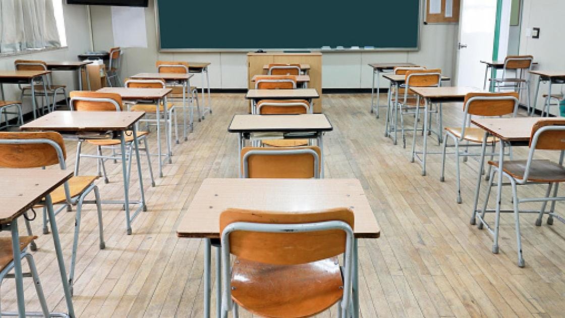 Учителей обяжут проводить со школьниками «разговоры о важном». Среди тем — «110-летие автора гимнов СССР» и «воссоединение с Крымом»