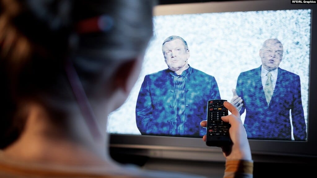 «Людей еще можно спасти, если не оставлять их наедине с Соловьевым». Андрей Лошак о разрыве связи между сторонниками и противниками войны