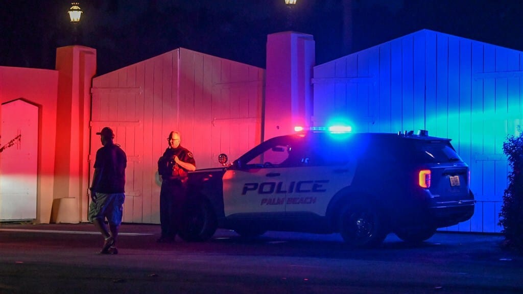 ФБР обыскало дом Дональда Трампа. Он мог забрать секретные документы из Белого дома — The Washington Post