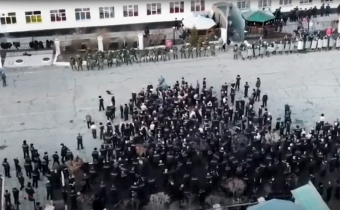 Экс-начальника ИК-15 в Ангарске, где в 2020 году жестоко подавили протест заключенных, приговорили к четырем годам колонии