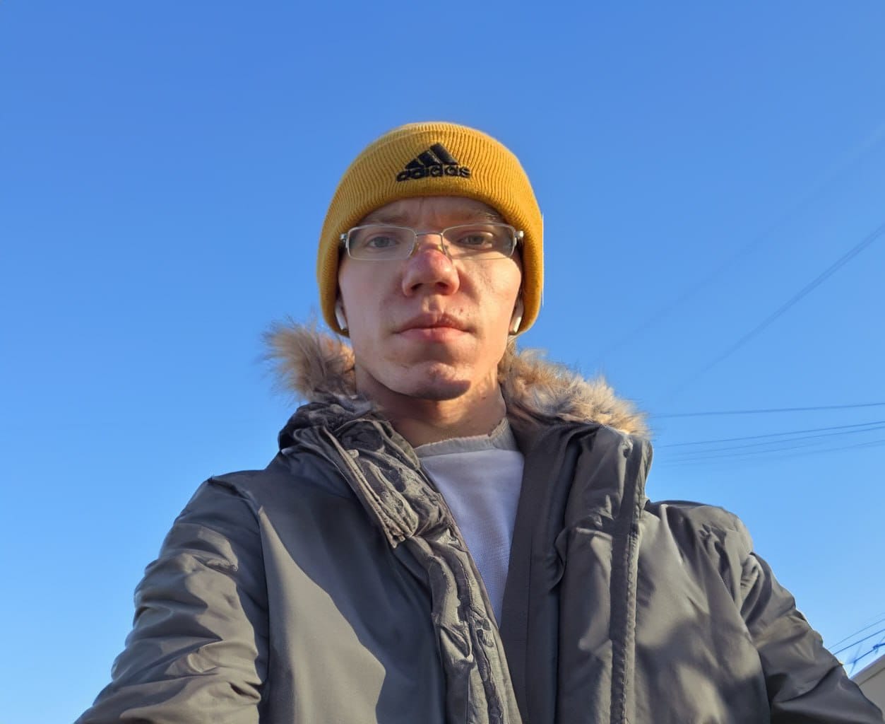 Адвокат автора стрит-арта «Х*й войне» сообщил, что к его подзащитному, возможно, применяли карательную психиатрию