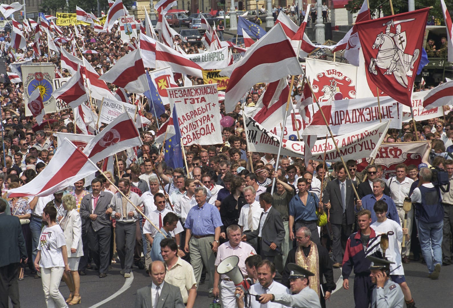 В Беларуси суд ликвидировал старейшую оппозиционную партию страны «Белорусский народный фронт»