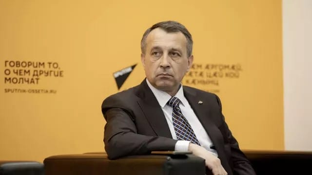 Главе Sputnik Молдова Виталию Денисову запретили въезд в Молдову на 10 лет. Его отвезли в аэропорт для депортации