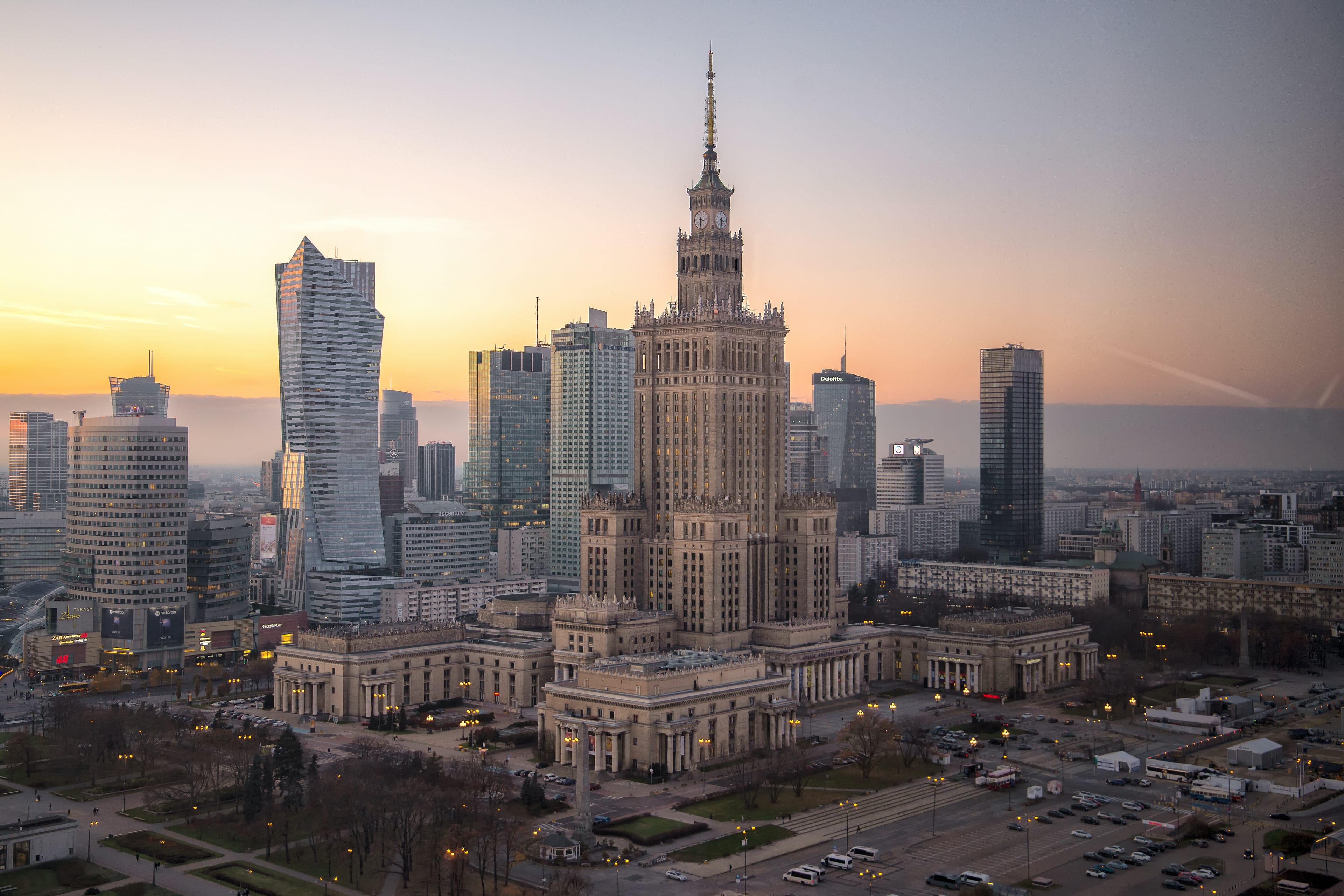 Польша с 17 сентября запрещает въезд на свою территорию машинам из России. Это пятая страна, которая ввела такие ограничения