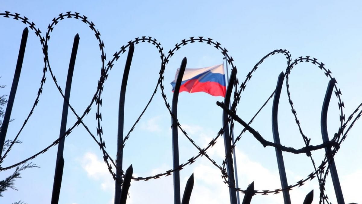 Минимум 5 фигурантов расследований The Insider попали под новые санкции ЕС. Это организаторы гибридных операций Кремля, шпионы и поставщики