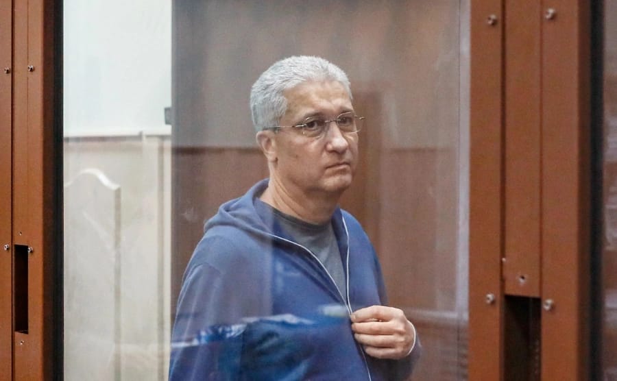 Экс-замминистра обороны Тимура Иванова проверяют на причастность к хищению 9 млрд рублей — «Ъ». По этому делу арестована чиновница из «ДНР»