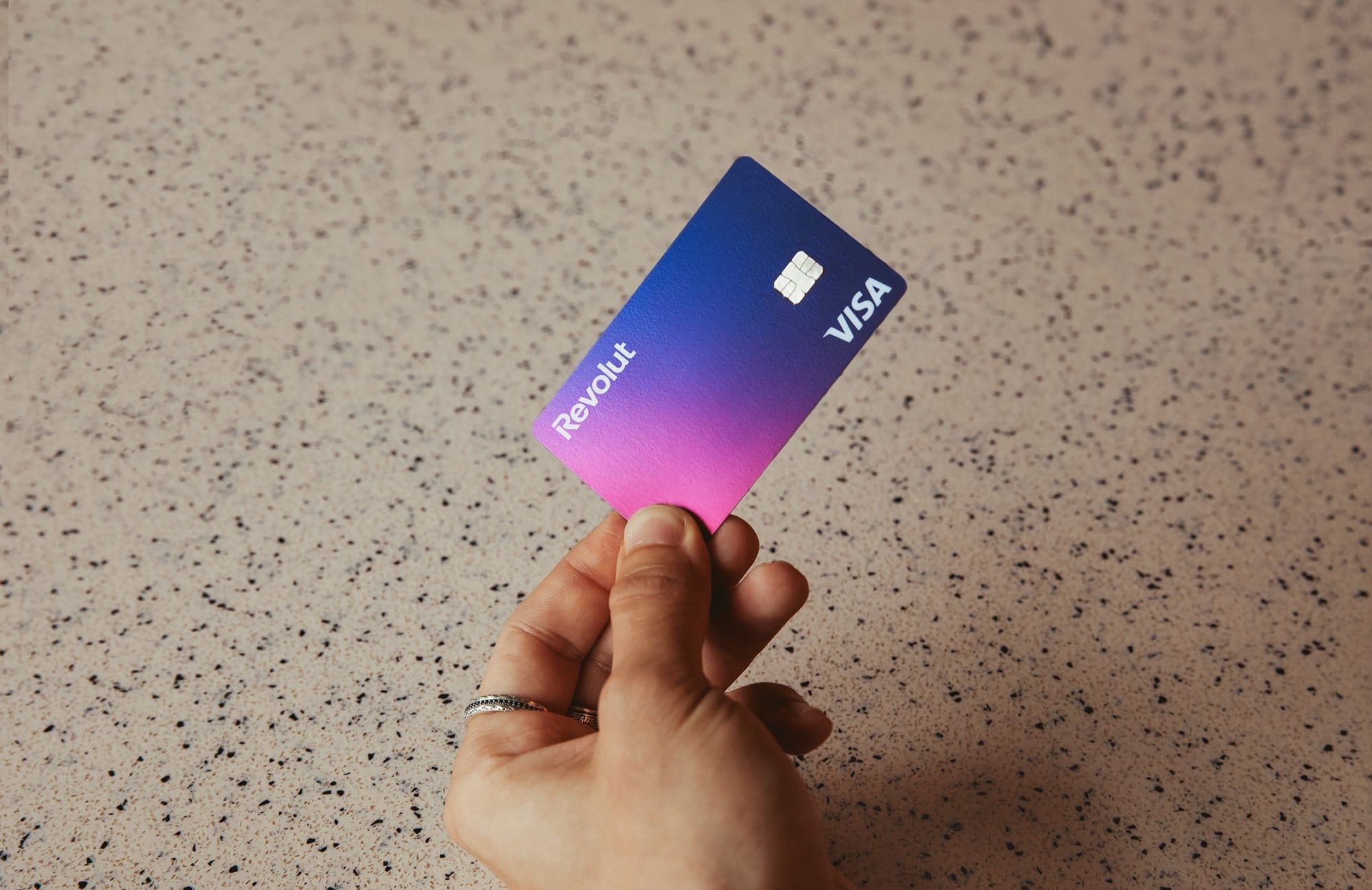Revolut начал блокировать счета россиян с долгосрочными визами ЕС, сославшись на 19-й пакет санкций ЕС. Банк требует ВНЖ — «Медиазона»