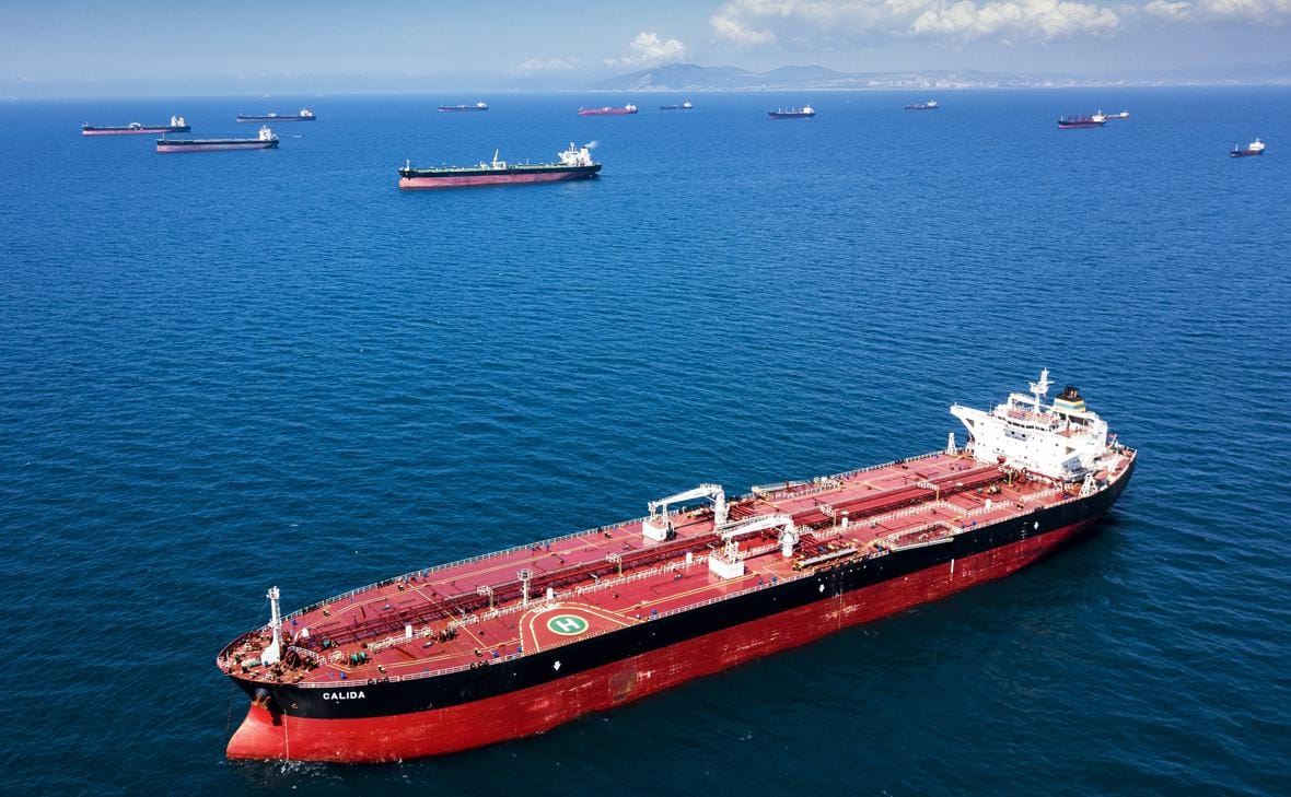 Индия намерена продолжать покупать нефть из России несмотря на давление США — Bloomberg