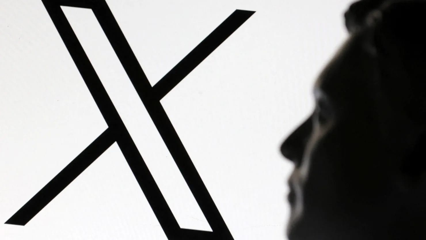 Прокуратура Парижа провела обыски в офисах Twitter