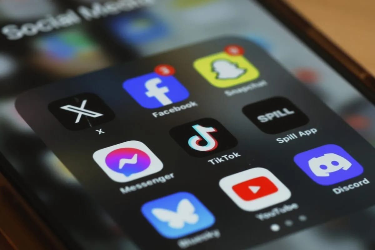 Испания начала расследование против Twitter (X), Meta и TikTok, подозревая их в создании и распространении детского ИИ-порно