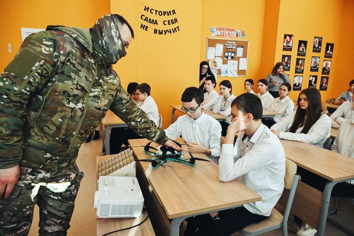 Combat drone piloting lessons begin in Russia’s Kursk Region as part of school curriculum