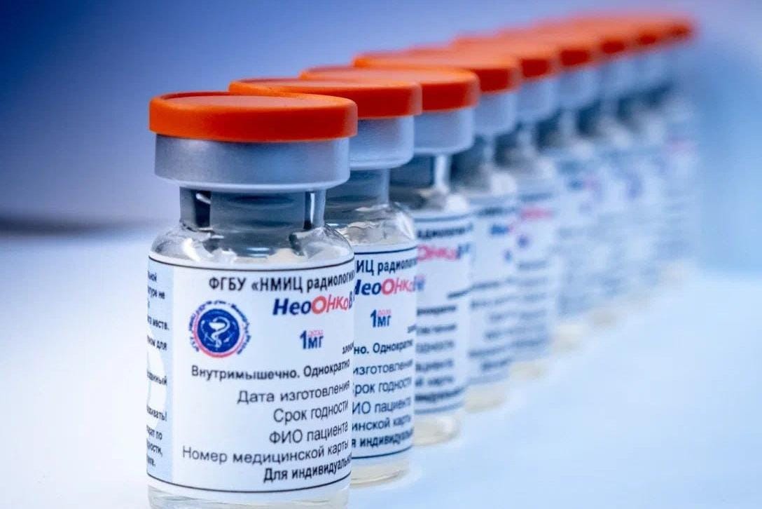 Правительство России включило онковакцины в ОМС. Они не прошли полный цикл испытаний