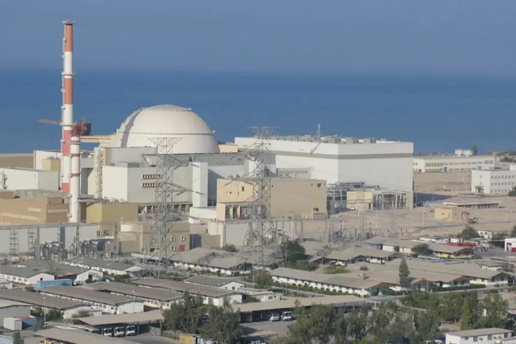 Иран заявил об ударе рядом с АЭС «Бушер», Россия эвакуирует со станции 198 специалистов