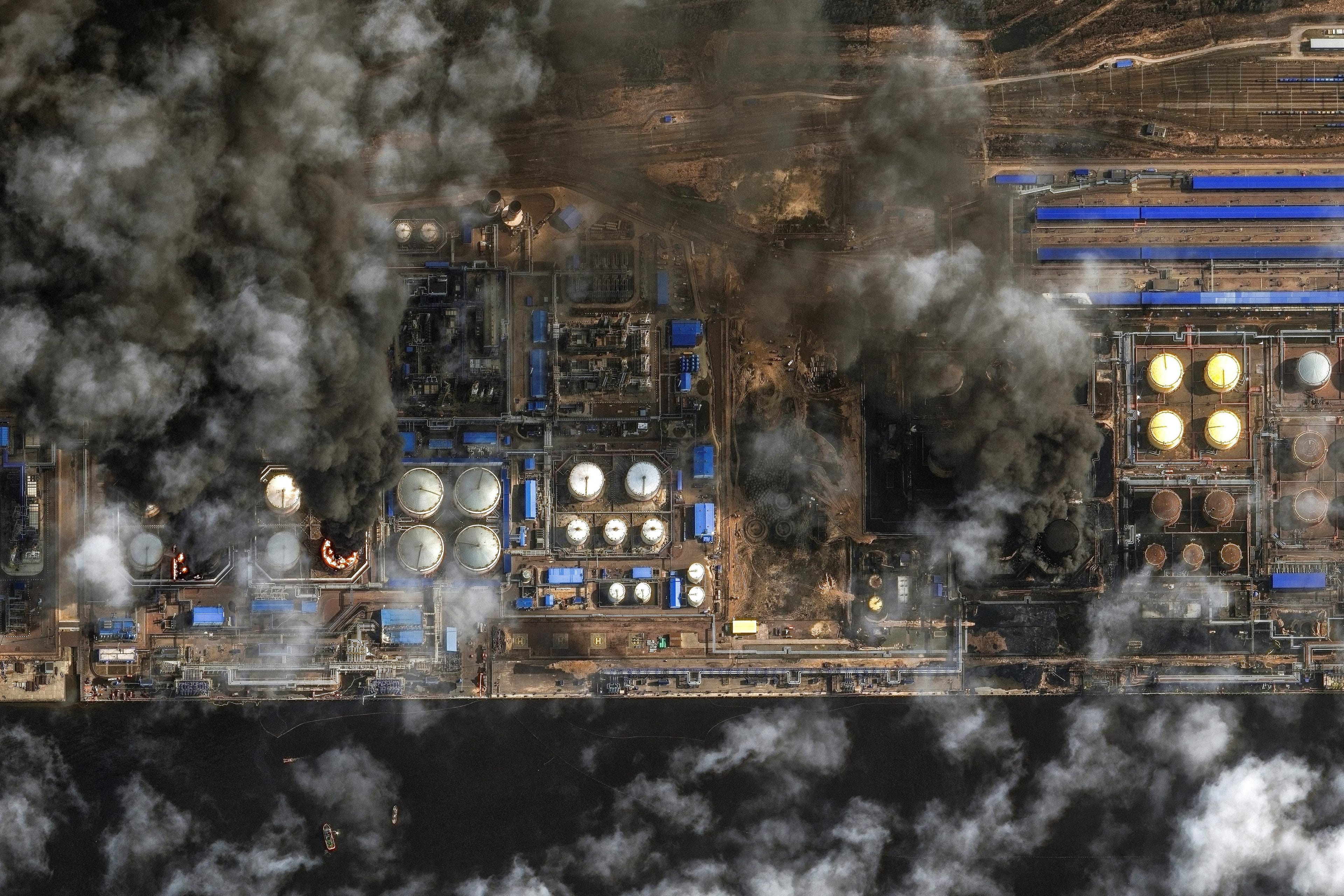 Порты Усть-Луга и Приморск вторую неделю не принимают нефть после ударов Украины — Reuters