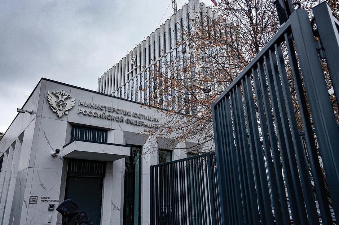 Минюст признал «иноагентами» журналиста и внука Толстого Ивана Толстого, защитников прав коренных российских народов и других