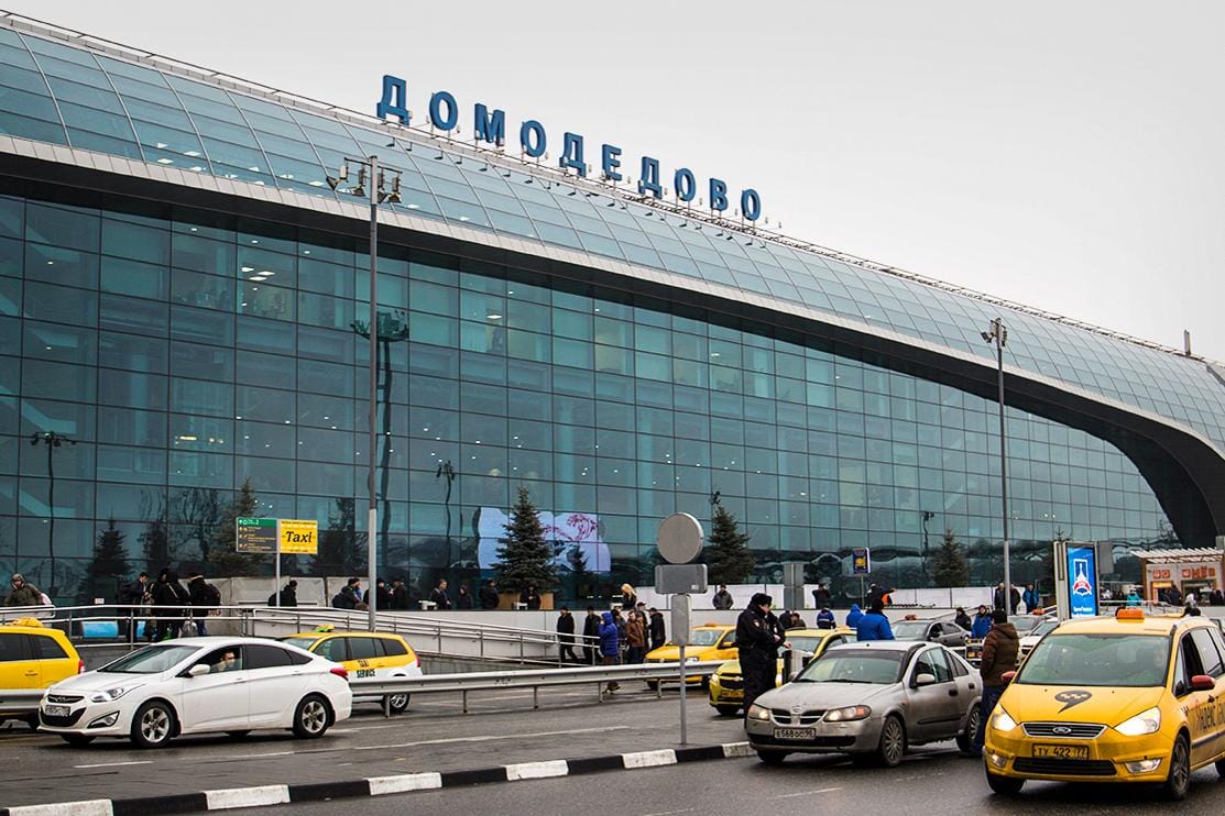 «Медиазона»: В аэропорту Домодедово на пять часов задержали 40 граждан Израиля. На допросе им говорили, что враг Ирана — «и наш враг»