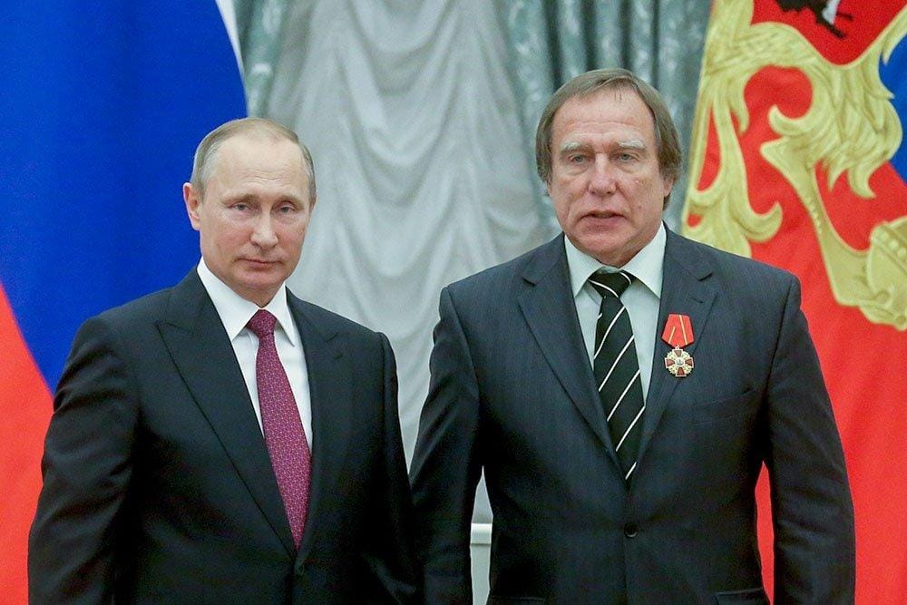 Фонд друга Путина виолончелиста Ролдугина получил почти 5% акций компании «Эн+» Дерипаски, используемой для обхода санкций