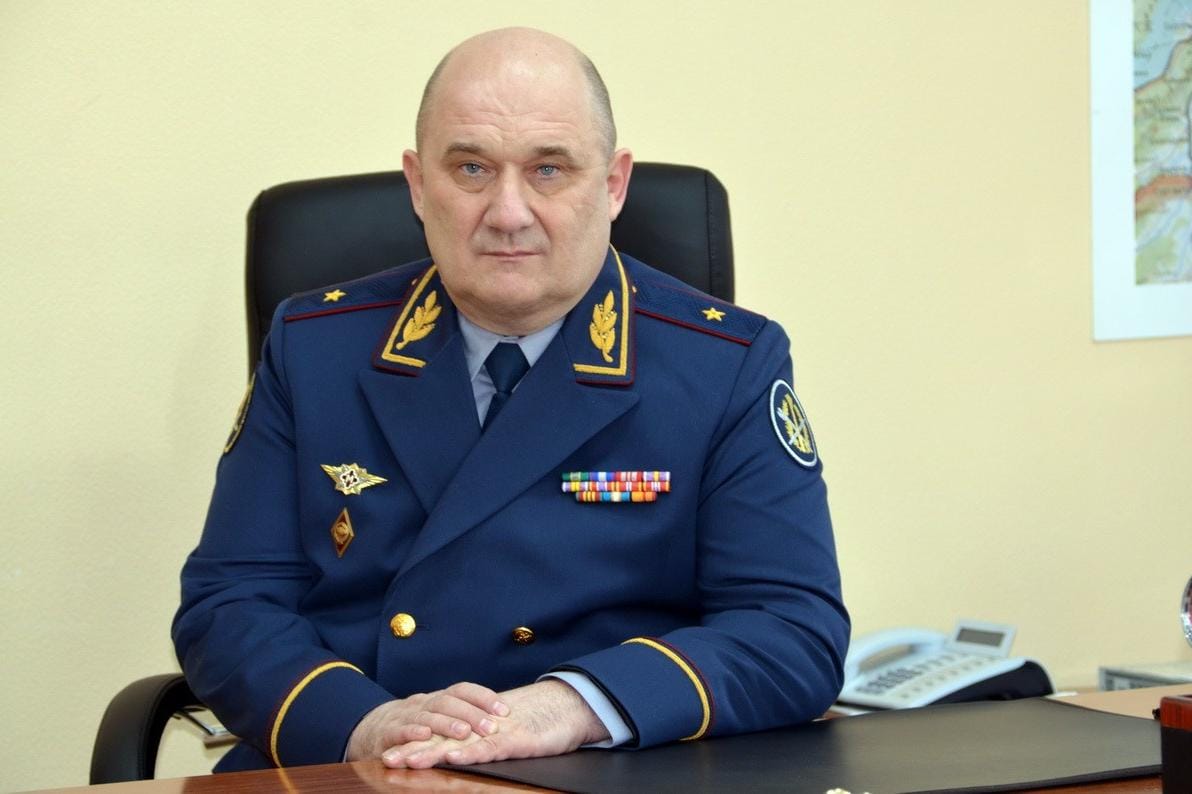 В Забайкалье глава УФСИН, которого ранее обвиняли в избиении подчиненного, пригрозил журналистам проблемами за вопрос, пойдет ли он на войну