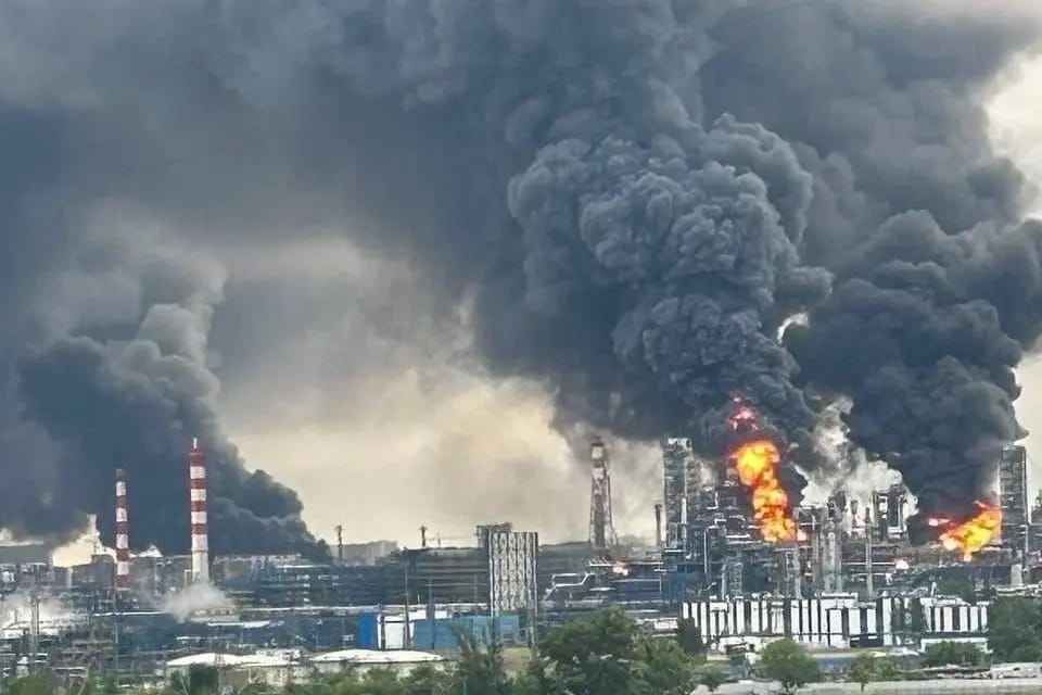 Ukrainian drones strike Moscow Refinery in Kapotnya for second time in two days, sparking major fire