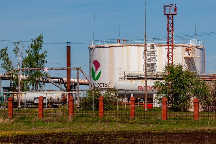 Башкортостан продал «Роснефти» 6% акций «Башнефти». Республика владела блокирующим пакетом