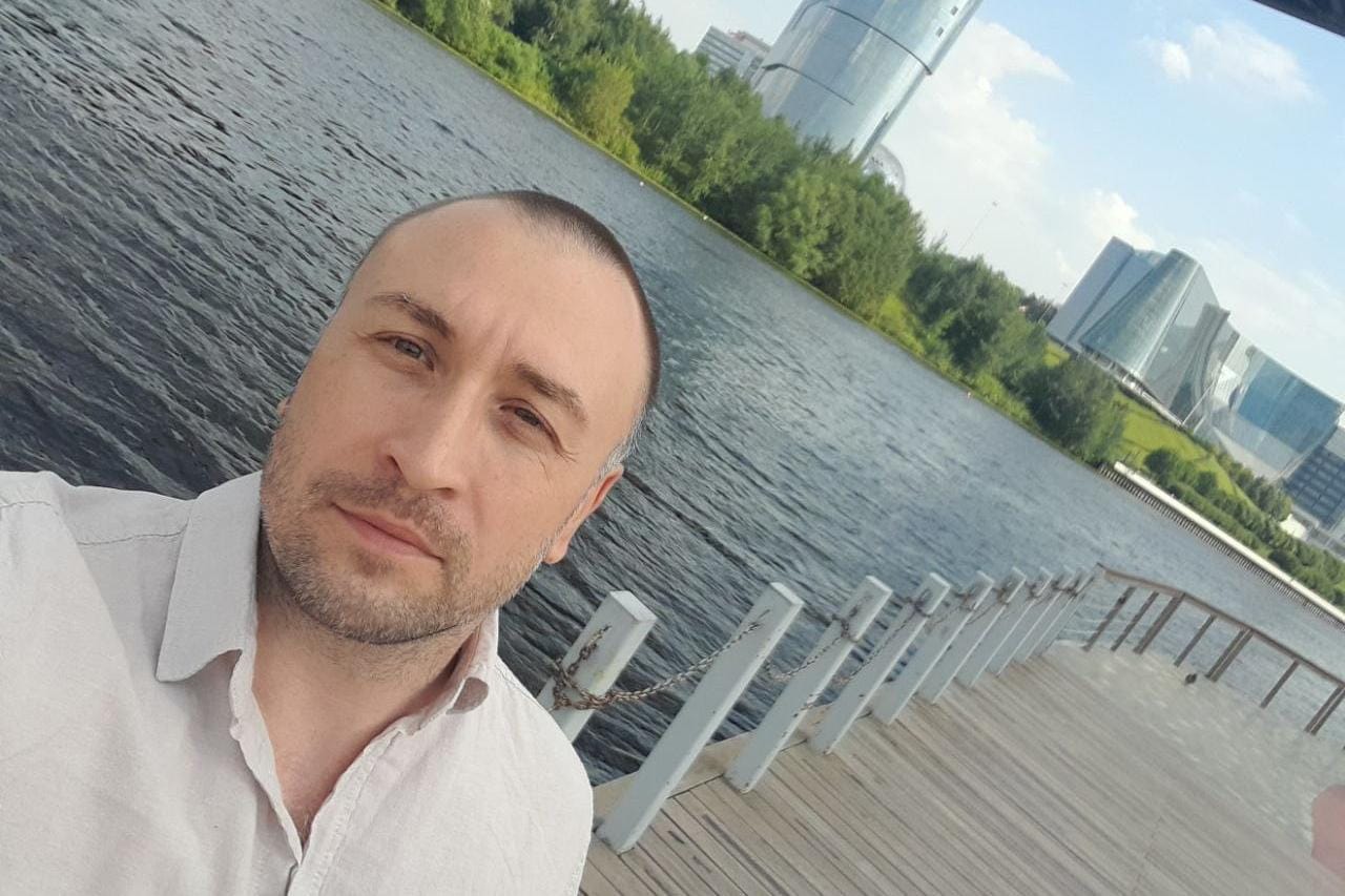ФСБ опубликовала видео задержания за госизмену жителя Анапы. Речь идет о Максиме Овчинникове, пропадавшем на 70 дней — The Insider