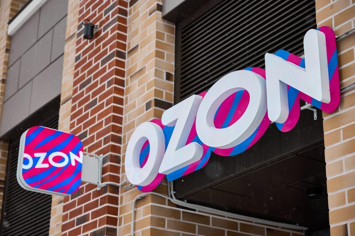 Ozon предложил продавцам возить товары на склады в Казахстане. Оттуда заказы будут доставлять в Россию