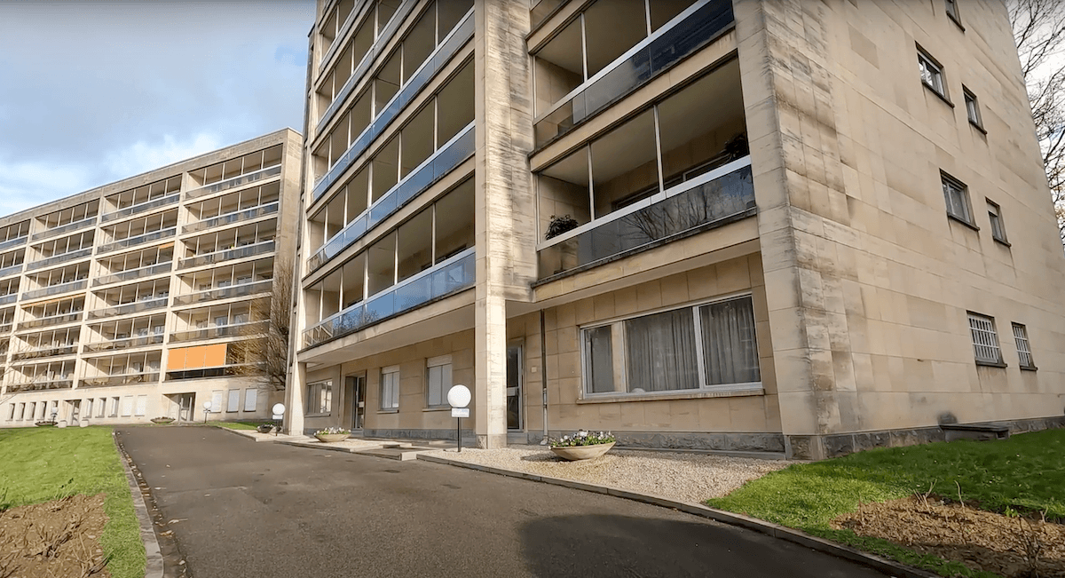 В этом здании — офис Groupe d'Investissement Financier