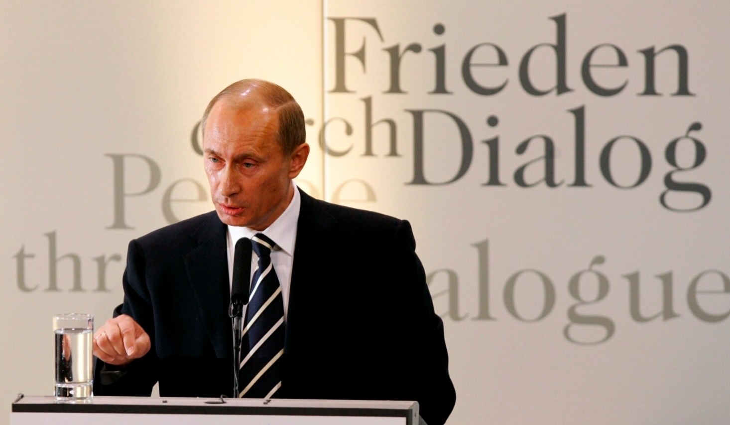 Путин выступает в Мюнхене, 2007 год