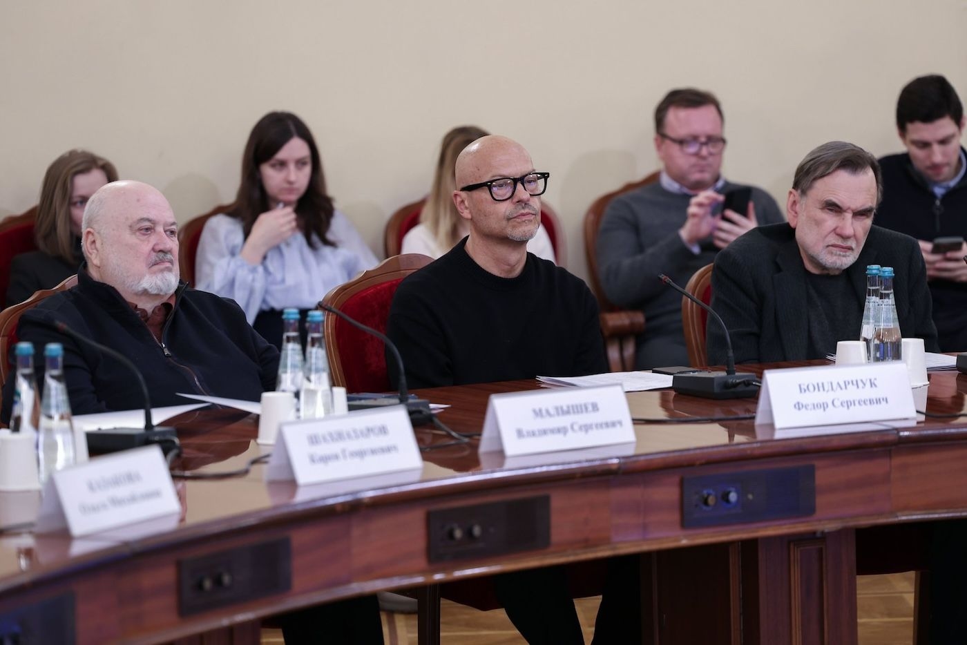 A roundtable discussion on “State support and paths for the development of domestic cinematography” in Russia’s State Duma, with director Fyodor Bondarchuk pictured in the middle
