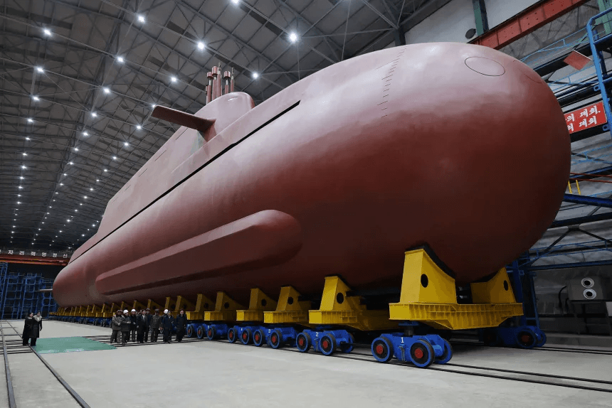Строительная площадка атомной подводной лодки, КНДР, 20 декабря 2025