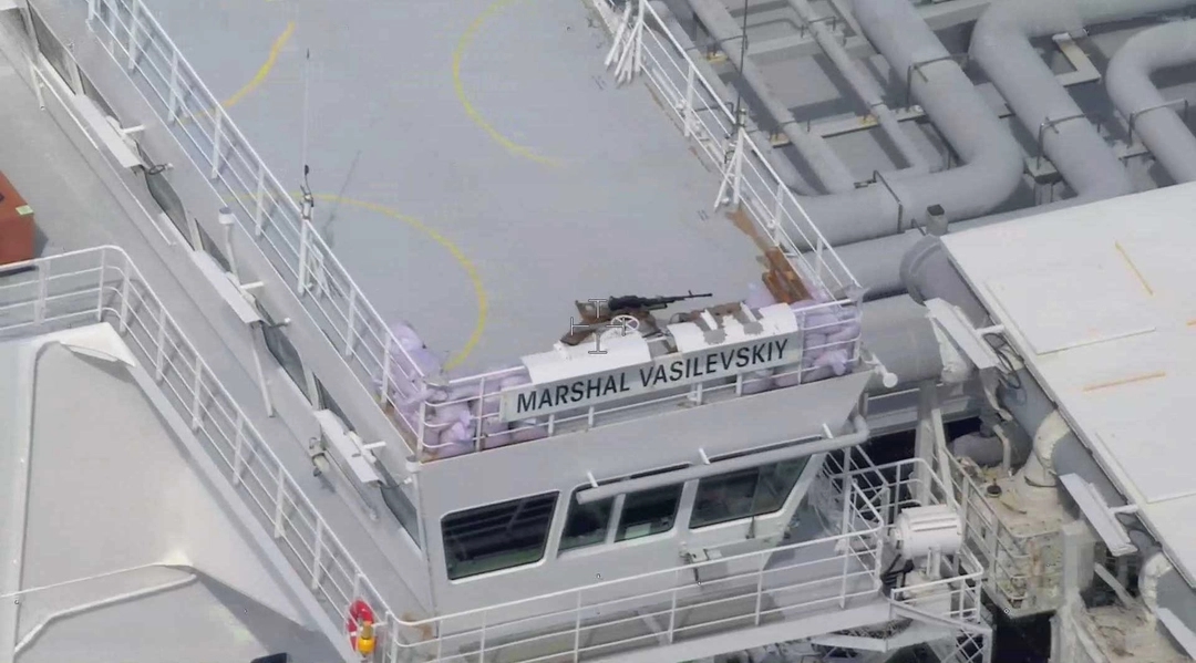 Machine guns on board the FSRU Marshal Vasilevskiy in May 2026