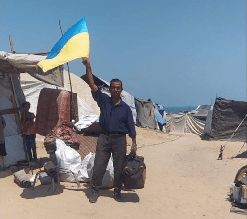 Нидаль Абу Ауда с украинским флагом
