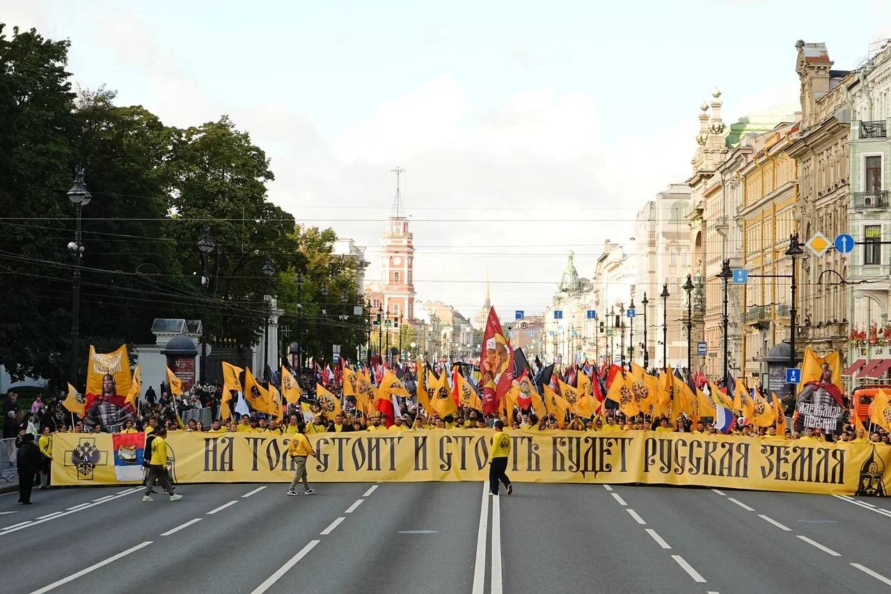 Колонна «Двуглавого орла» и «Братства академистов» на крестном ходе в Санкт-Петербурге, 12 сентября 2026 года
